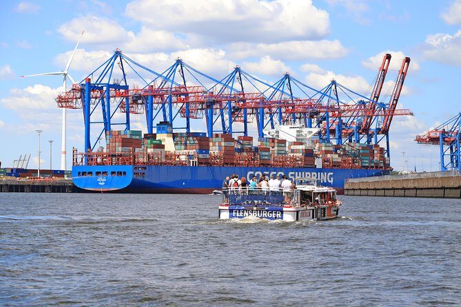 Hop-on hop-off on the water with the Maritime Circle Line in Hamburg - Speicherstadt: UNESCO warehouses and a small timing risk