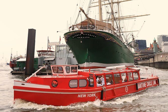 Hop-on hop-off on the water with the Maritime Circle Line in Hamburg - How the hop-on hop-off flow actually helps you