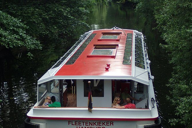 Kanalfahrt - Discover the different faces of the city! - Außenalster: Where the City Gets Green and Quiet