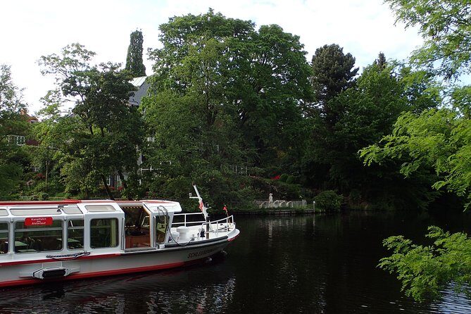 Kanalfahrt - Discover the different faces of the city! - The Contrast Shift: Villas and Parks From the Water
