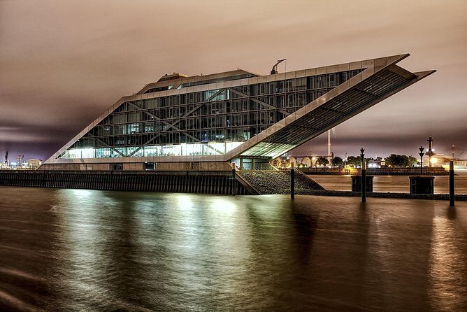Lights tour through the port of Hamburg and to the historic warehouse district - Price and value: is about $30.83 worth it?