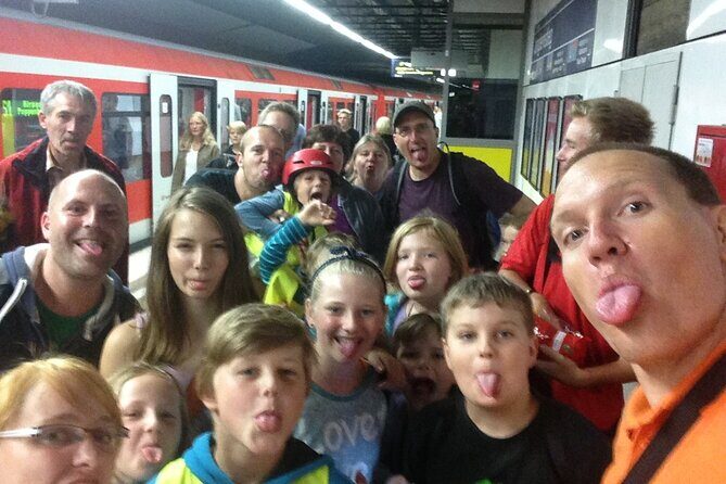 Mister X Hamburg 2h city tour, hunting & games for all ages - Small groups (up to 50) and the English-friendly setup