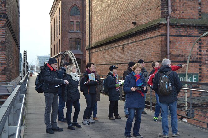 Mister X Hamburg 2h city tour, hunting & games for all ages - Kids’ birthday energy vs adult sightseeing value