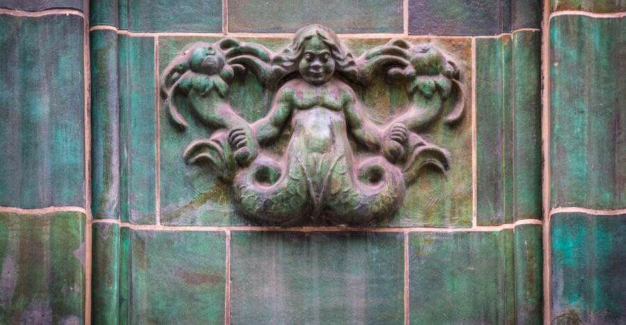 Mystical Hamburg - Walking Tour in German - Walking the city like a detective: office buildings and older traces