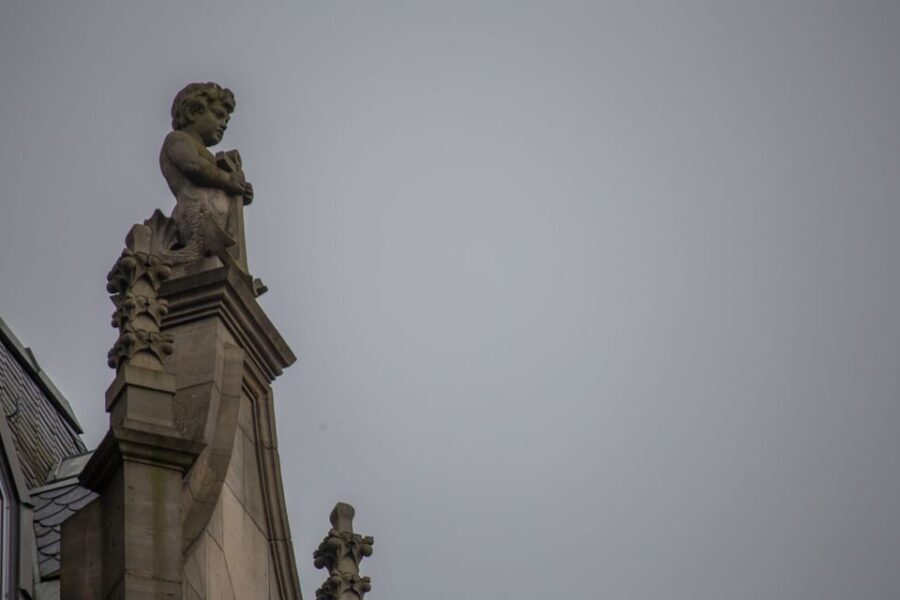 Mystical Hamburg - Walking Tour in German - Deciphering enigmatic signs and symbols in the heart of the city