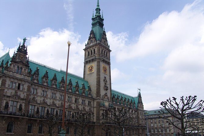 Private 3-Hour Hamburg Sightseeing Tour in a Mercedes Limousine - Mercedes limousine start: St. Pauli Landungsbrücken to the city’s best angles
