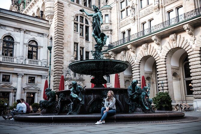 Private Romantic Urban & Street Photoshoot - Stop 1: Jungfernstieg Meets a Fast Start in Front of the Apple Store