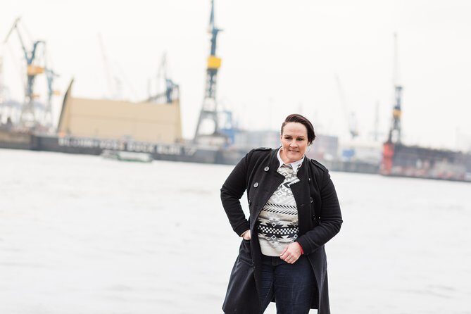 Private Romantic Urban & Street Photoshoot - Stop 4: Hohe Brücke for an Urban Bridge Scene With Old-City Hints