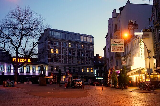 Reeperbahn – Lust & Laster und ne Menge Zaster - Reeperbahn Street View: What the Guided Neon Walk Feels Like