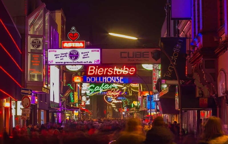 Reeperbahn Tour: Sex, Sin, Parties, and Crime - Meeting points and the walking rhythm: how the tour plays out