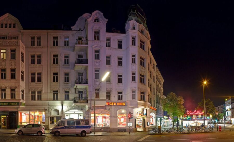 Reeperbahn Walking Tour with St. Pauli Local - Reeperbahn 101: why this 2-hour walk works