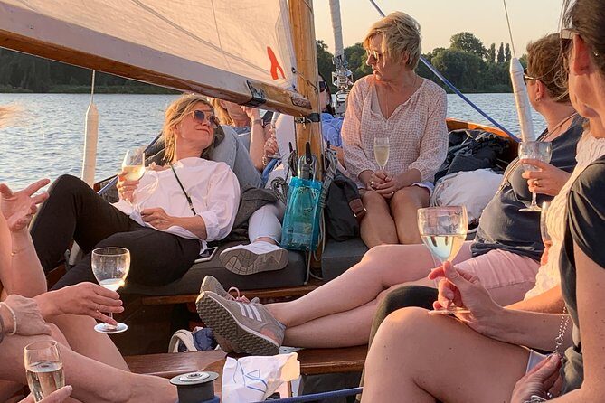Sailing trip on the Hamburg Outer Alster - Who should book this sailing cruise on the Outer Alster?