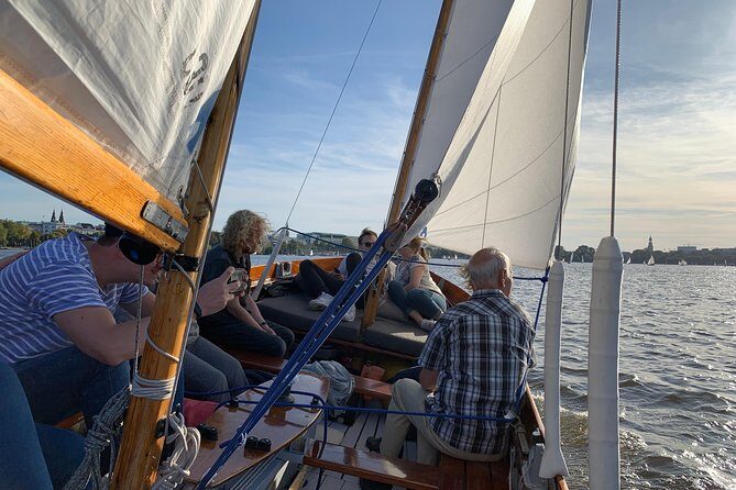 Sailing trip on the Hamburg Outer Alster - Außenalster views: what you’ll see from the water (and what’s in the distance)