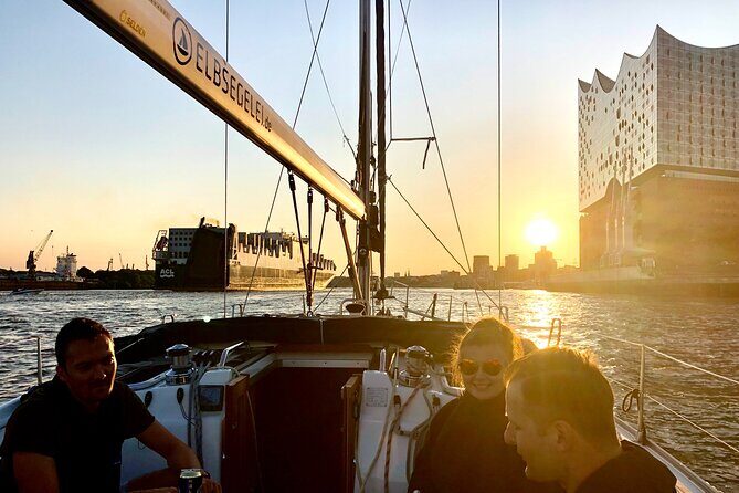 Sailingyacht-Event "Cruise in the City" - unique harbor tour! - Steering the yacht: the hands-on moment first-timers remember