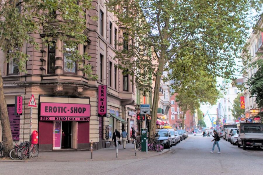 St. Pauli: Guided Food Tour with 5 Tastings - Your Licensed Guide: Stories That Turn Streets Into Context