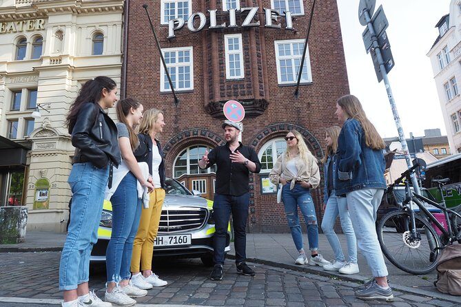 St. Pauli Kieztour - Reeperbahn mittendrin (german-speaking only) - St. Pauli at 7:00 pm: what you’ll get in two hours