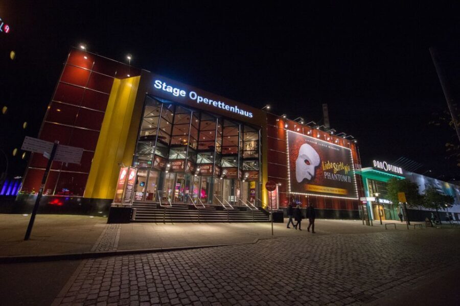 St. Pauli Nightlife Tour with Drag Queen in German - Olivia Jones’ Dollhouse Stop: Why This Venue Matters