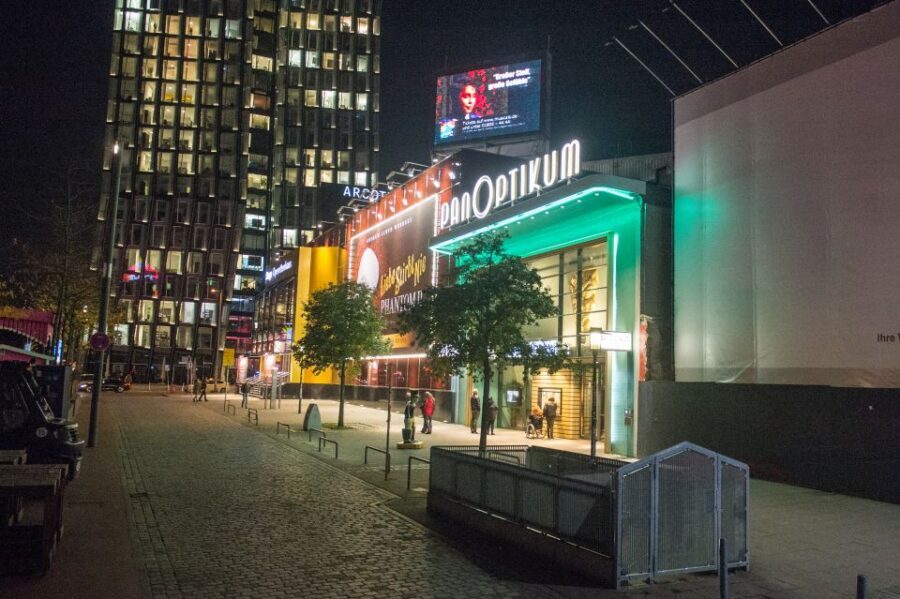 St. Pauli Nightlife Tour with Drag Queen in German - The Grand Finale at Olivia Jones’ Bars and Große Freiheit