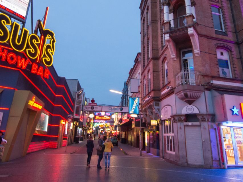 St. Pauli Tour: Drag-Attack with Barbie Stupid & Lee Jackson - A 100-minute walk with real St. Pauli stops and no filler time