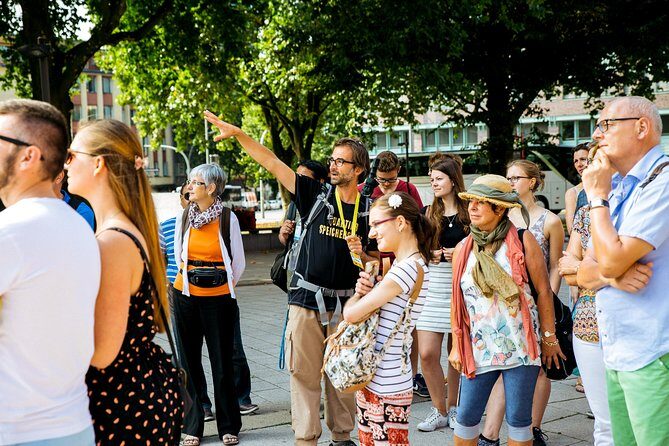 The Local Tour of Hamburg Historic Centre - Trostbrücke and Deichstraße: Where Old and Daily Life Meet